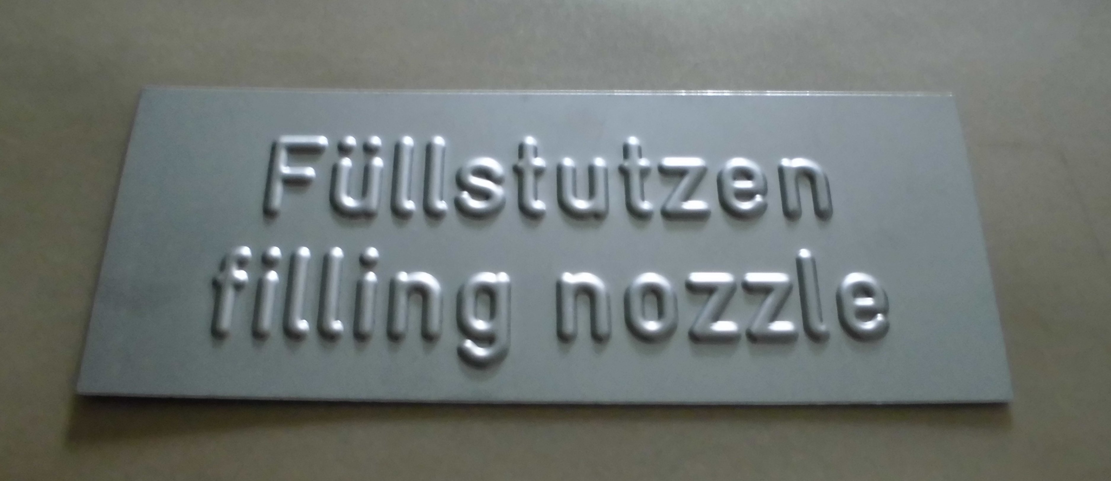SCHILD V2A - KENNZEICHNUNG FÜLLSTUTZEN